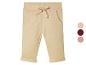 Beige Babyhose mit Kordelzug.