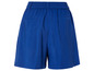 Blaue Shorts mit elastischem Bund.