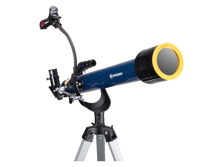 Ein blaues Bresser Teleskop auf einem Stativ.