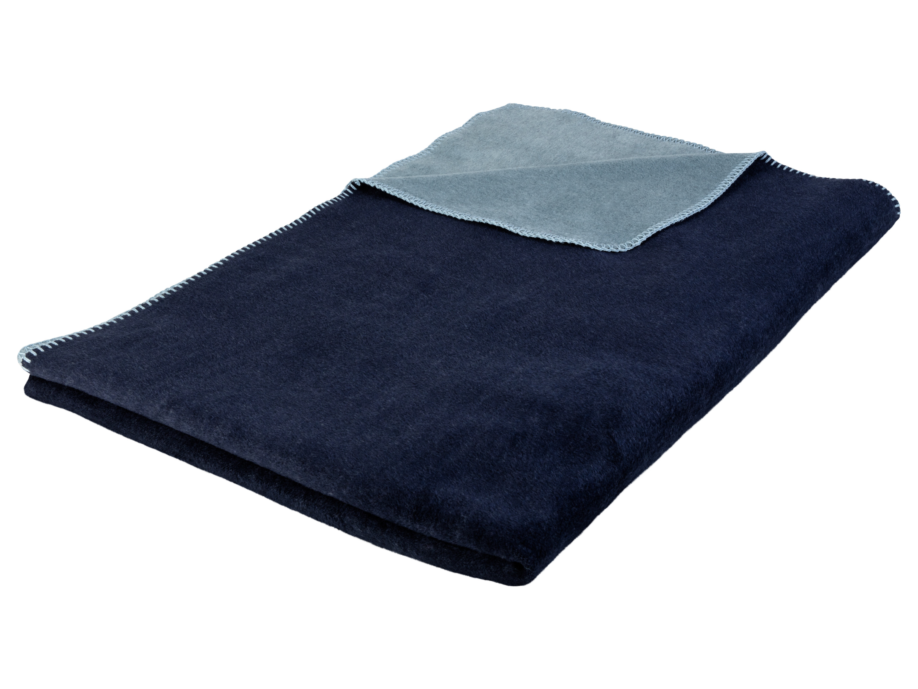 SANSIBAR Wohndecke 150x200cm (Navy)““ | besonders weich und anschmiegsam Mit Häkelsaum-Einfassung Produktmerkmale tabletd Produkttyp: Wohndecke Material: Baumwolle 50 % recycelt, 34 % Polyacryl, 8 % Polyester Größe: – Farbe / Muster: beige, grau, navy Flächengewicht: – Pflegehinweis: waschen bei max. 30°C Feinwäsche/Wollwäsche nicht bleichen nicht im Wäschetrockner trocknen nicht bügeln professionelle Trockenreinigung mit Perchlorethylen und / oder Kohlenwasserstoffen, schonender Prozess Lieferumfang: 1x Wohndecke Oeko-Tex® Made IN Green Labelnummer: M27M63Lg8 Hohenstein Htti Das unabhängige Label Oeko-Tex® Made IN Green ermöglicht ein über die Lieferkette nachverfolgbares Produktlabel für alle Arten von Textilien. Es gibt dir die Gewissheit, dass das Textilprodukt unter folgenden Aspekten produziert wurde: Produkt- und Verbrauchersicherheit durch Prüfung auf Schadstoffe Umweltverantwortung bei Prozessen und Beschaffung durch Optimierung des Chemikalienmanagements und der Abwasserqualität Soziale Verantwortung durch faire Löhne