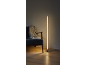 Stehlampe mit Blaseneffekt neben einem Sessel mit Decke und Buch.