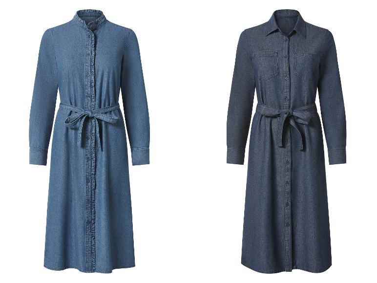 Zwei lange Jeanskleider mit langen Ärmeln: ein hellblaues mit Rüschen und ein dunkelblaues mit Taschen.