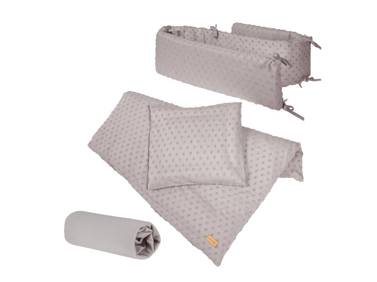 Graue gepunktete Babybettwäsche, inklusive Nestchen, Bettdecke, Kissen und Laken.