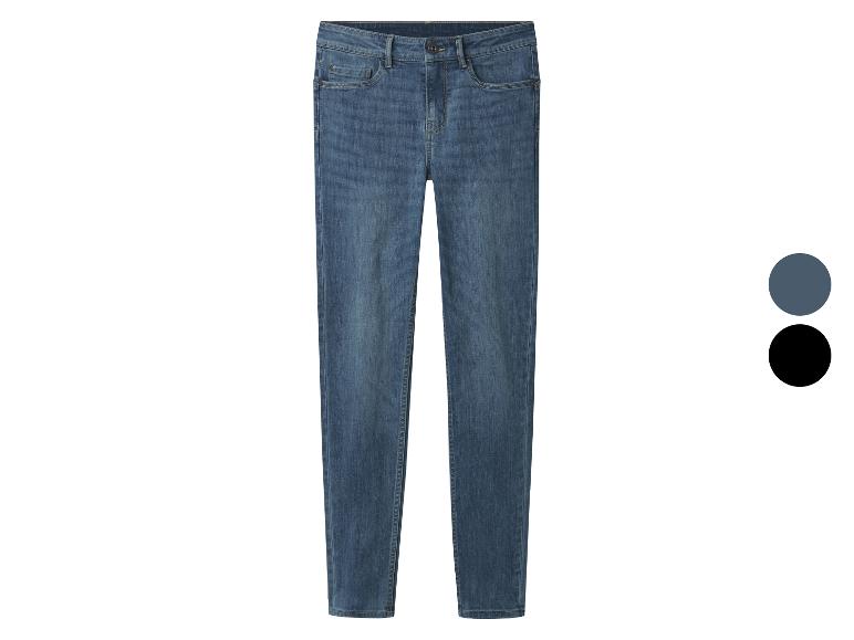 Blaue Five-Pocket-Jeans mit zwei Farbmustern.
