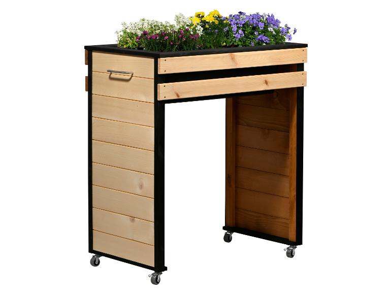Erhöhtes Hochbeet aus Holz auf Rollen mit bunten Blumen