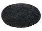 Ein runder, dunkelgrauer Teppich
