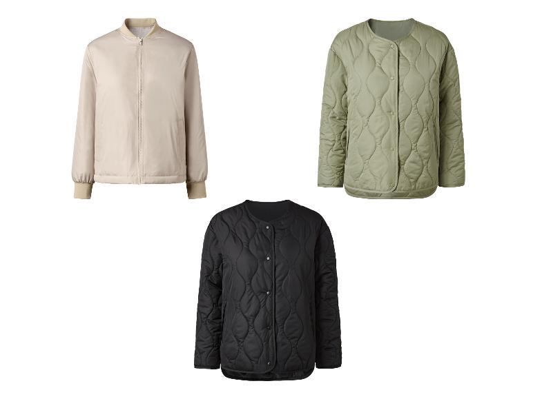 Drei gesteppte Jacken in verschiedenen Farben.