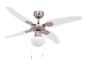 Deckenventilator mit fünf weißen Flügeln und einer Leuchte, gebürstetes Nickel-Finish.