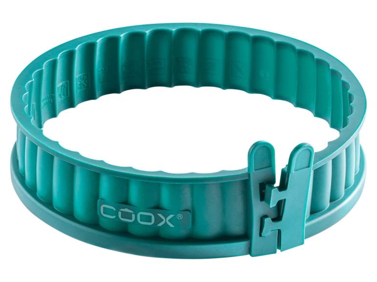 Eine grüne Silikon-Backform von Coox.