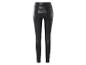 Schwarze Lederleggings.