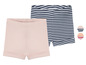 Zwei Paar Baby-Shorts: ein gestreiftes und ein einfarbiges rosa.