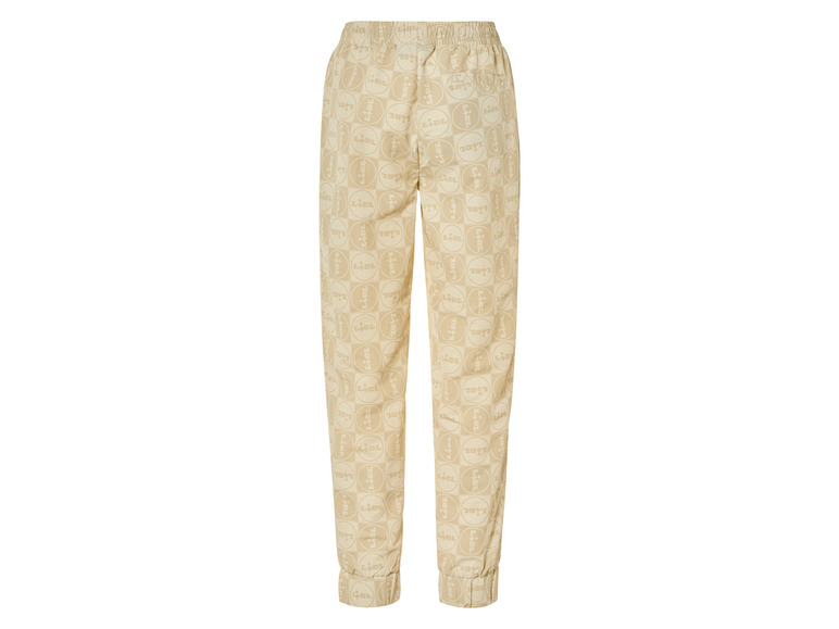 Beige Hose mit Lidl-Print.