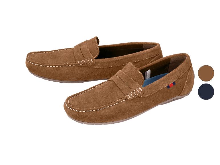 Braune Wildleder-Herren-Loafer mit weißen Nähten und blauen und roten Akzenten.