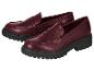 Damen-Loafer in Burgunderrot mit dicker, geriffelter Sohle.