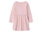 Rückenansicht eines rosa langärmeligen Kleides mit geraffter Taille für Kinder.