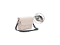 Beige Wickeltasche mit schwarzem Riemen, gefüllt mit Windeln und einem Eulen-Spielzeug.