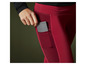 Rote Leggings mit einem Handy in der Tasche