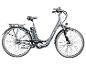 Graues Damen-E-Bike mit Tiefeinsteiger-Rahmen und Gepäckträger