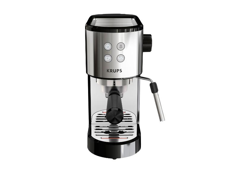 Edelstahl-Kaffeemaschine mit Bedienfeld und Dampfdüse.