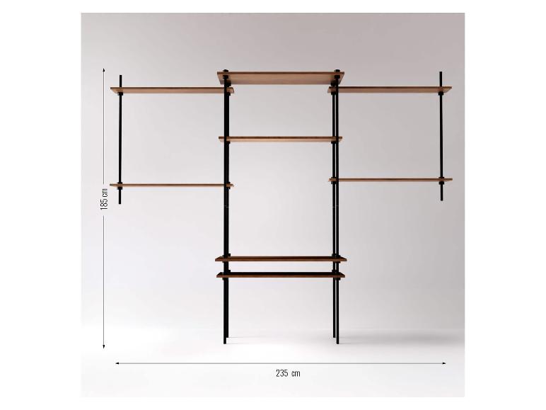 Modulares Wandregal mit Holzablagen und schwarzen Metallstützen, 185x235 cm.