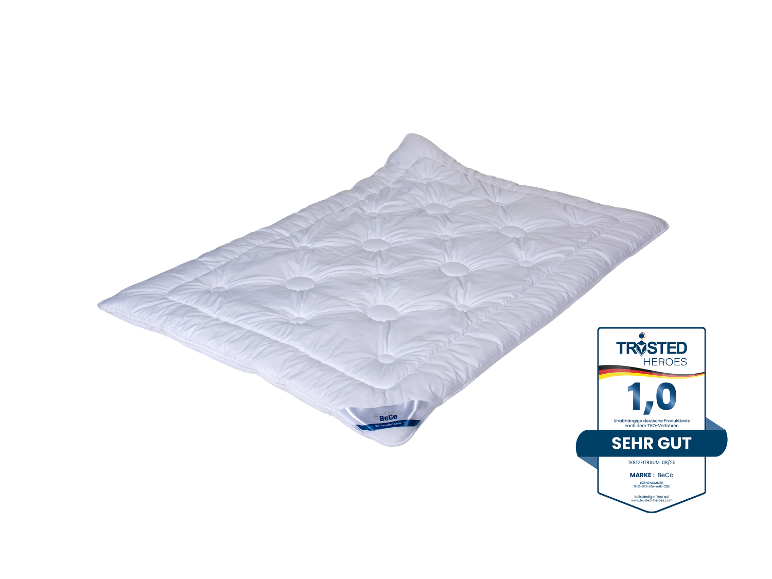 Weiße BeCo-Bettdecke mit der Bewertung „SEHR GUT“ von Trusted Heroes.