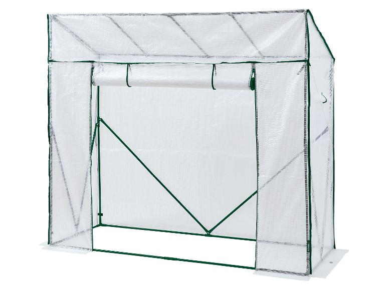 Ein weißes begehbares Gewächshaus mit Rolltür und grünem Rahmen.