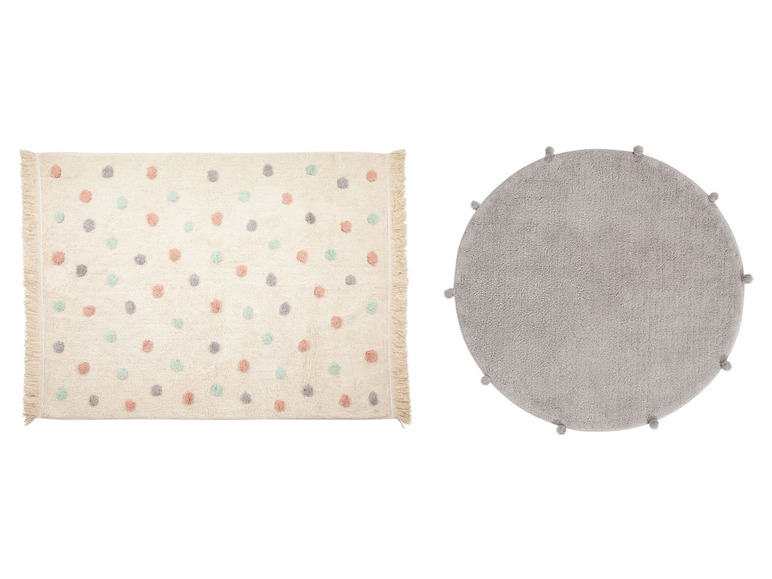 Zwei Teppiche: ein rechteckiger Teppich mit rosa, grünen und grauen Punkten und ein runder grauer Teppich.