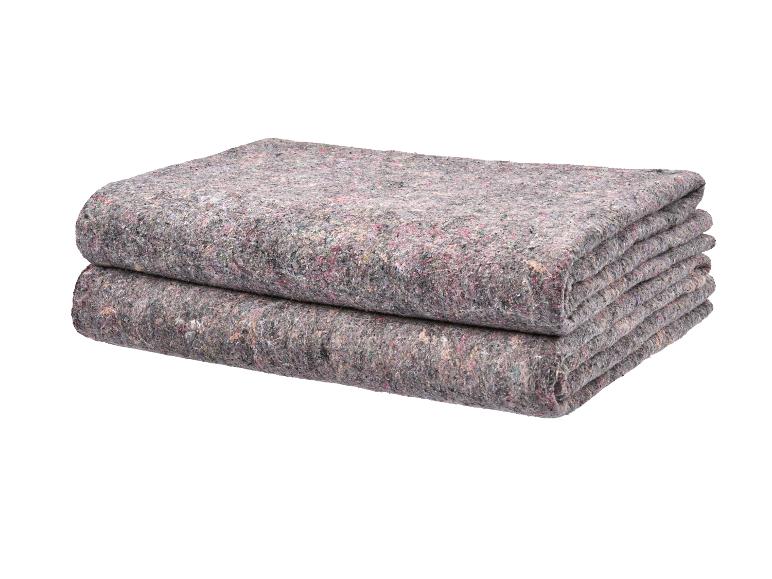 Gestapelte graue Umzugsdecken