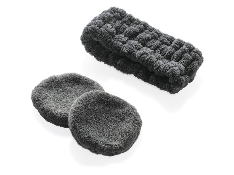 Ein graues Haarband und zwei runde, weiche Make-up-Schwämme.