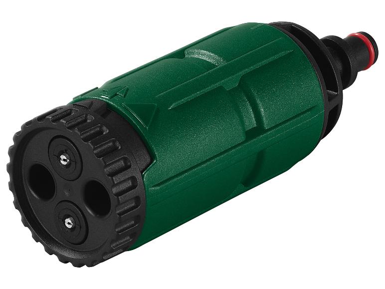 Ein grüner Gartenschlauch mit einer Sprühdüse mit drei Einstellungen.