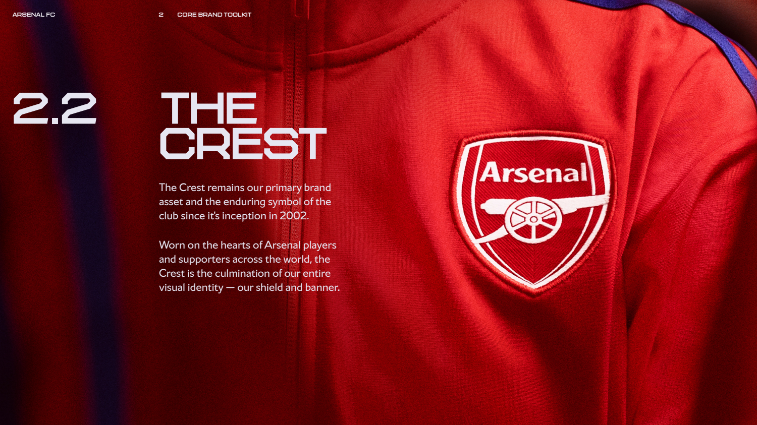 2.2 THE CREST: Markensymbol und visuelle Identität seit 2002.