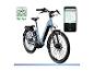 Blaues E-Bike mit einer Fahrrad-App auf einem Smartphone.