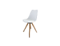 Weißer Design-Stuhl, helle Holzbeine.