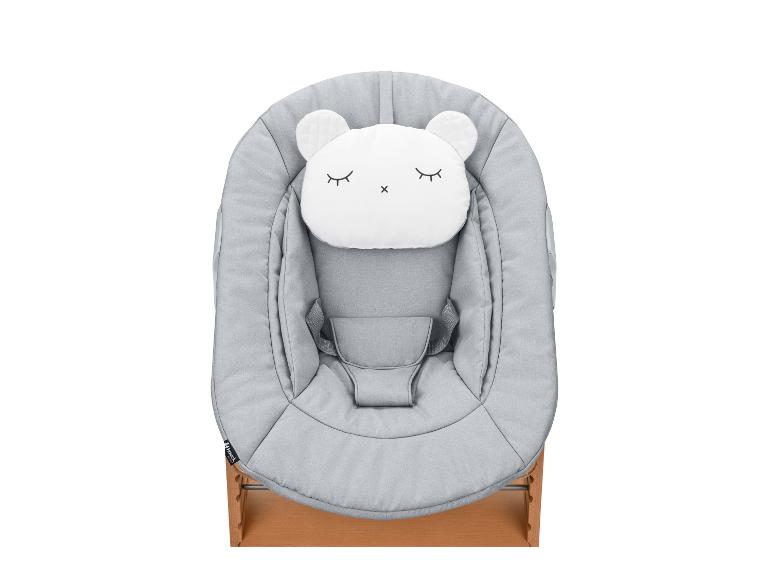 Grauer Babysitz mit Bärenkissen, auf Holzgestell