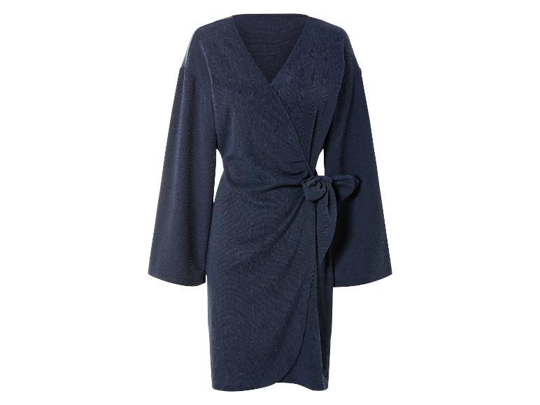 Ein dunkelblaues Wickelkleid mit langen Ärmeln.
