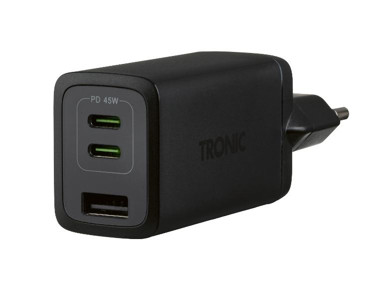 Schwarzes 45W USB-Wandladegerät mit zwei USB-C-Anschlüssen und einem USB-A-Anschluss.