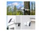 Außenüberwachungskameras mit Solarmodulen, an Baum und Wand montiert.
