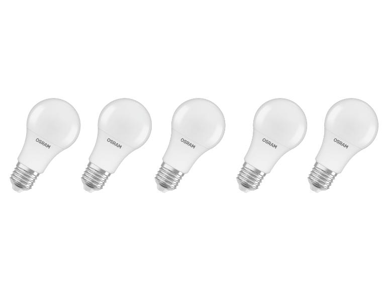 Fünf weiße LED-Glühbirnen mit E27-Sockel, in einer Reihe angeordnet.