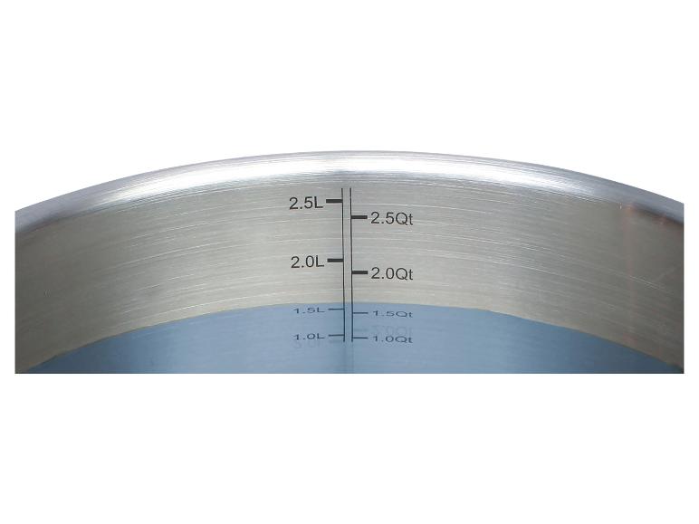 Edelstahltopf innen mit Messskala in Litern und Quarts.