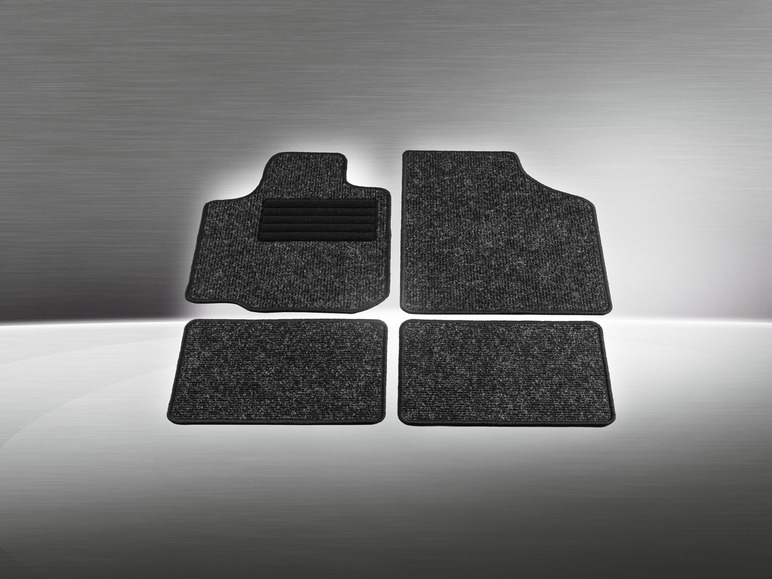 Satz von vier schwarzen Autofußmatten