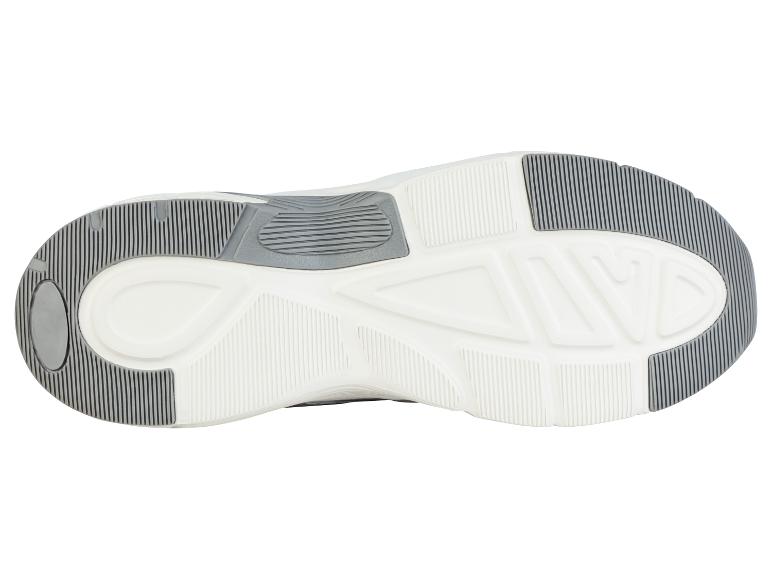 Die Sohle eines weißen Sneakers mit grauem Profil.