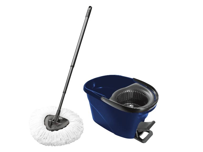 Ein Vileda Wischmopp mit Eimer.