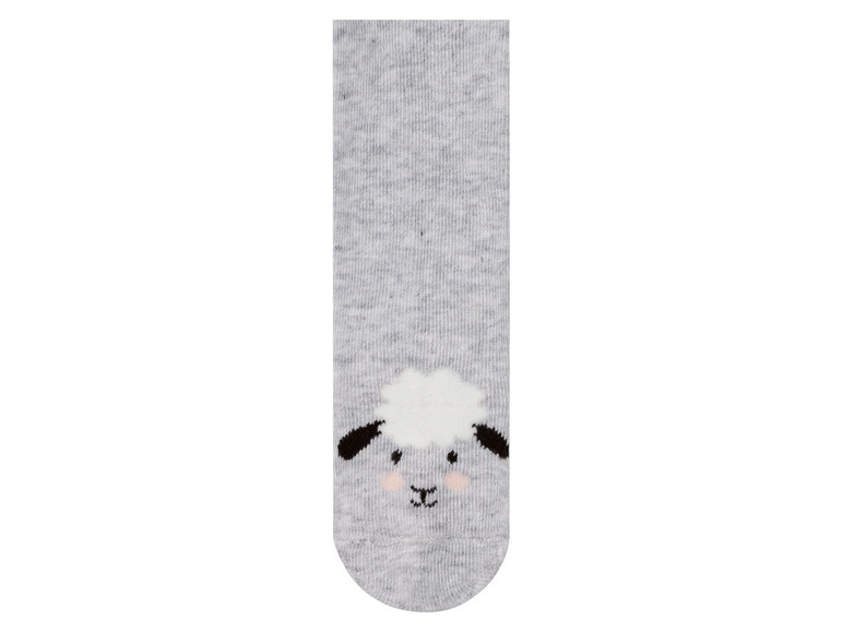 Graue Socken mit einem niedlichen Schafmotiv.