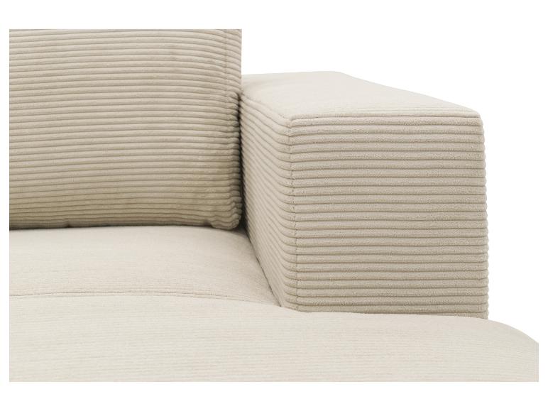 Nahaufnahme eines beigefarbenen Cordsofas mit passendem Kissen.