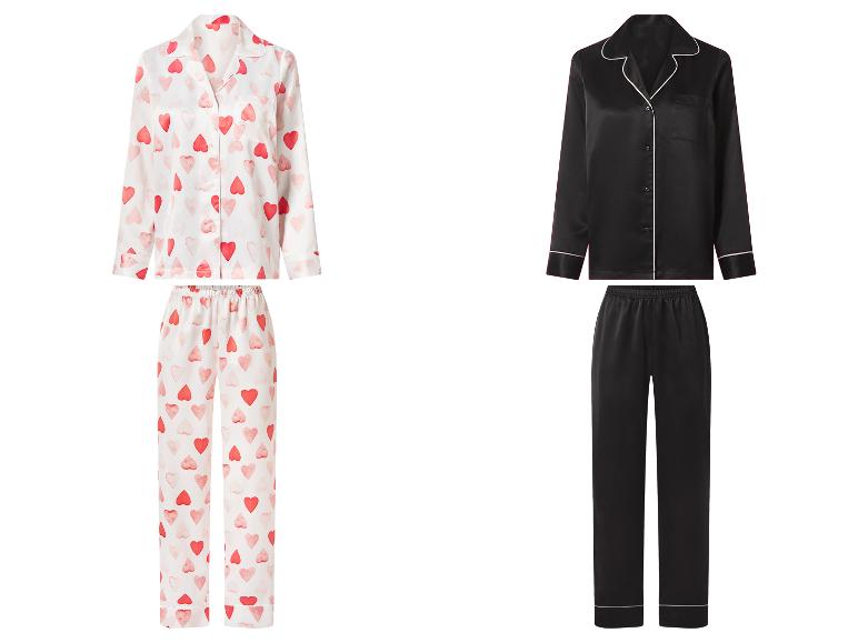 Zwei Pyjama-Sets: eines weiß mit roten Herzen und eines schwarz mit weißer Paspelierung.