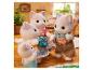 SYLVANIAN FAMILIES Katzenfamilie: Vater, Mutter und zwei Kätzchen, die zu Hause spielen.