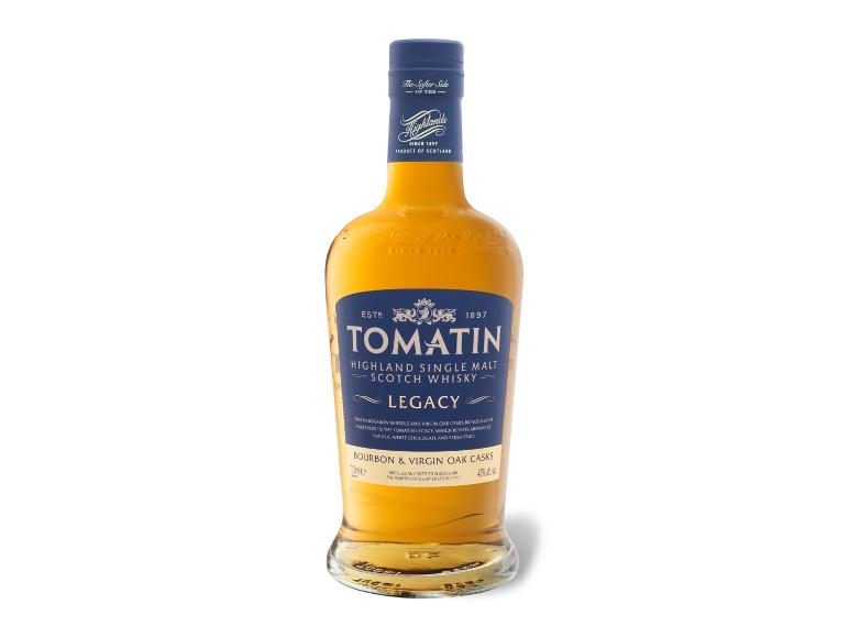 Eine Flasche schottischer Whisky mit blauem Etikett, das Erbe und Geschmack hervorhebt.