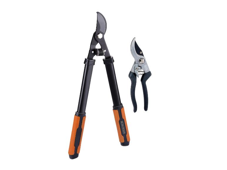 Große und kleine Gartenscheren mit orangefarbenen Griffen zum Beschneiden.