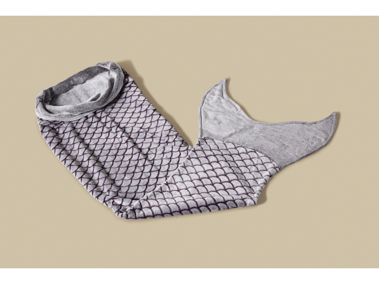 Eine graue und violette Meerjungfrau-Decke.