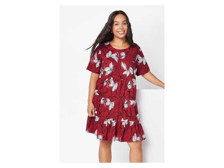 Rotes Blumenkleid im Boho-Stil.